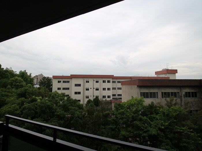 物件内観写真20　(室内からの展望)