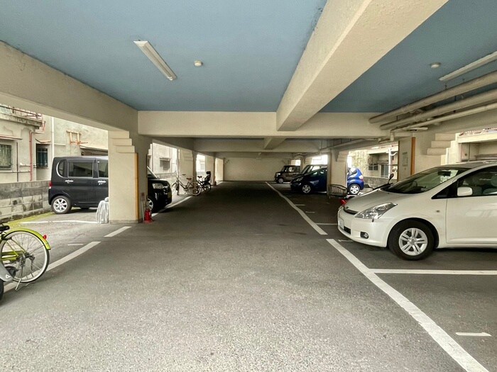 物件外観写真6　(駐車場)