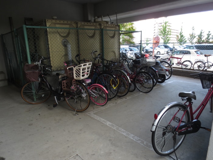 物件外観写真4　(駐輪場)