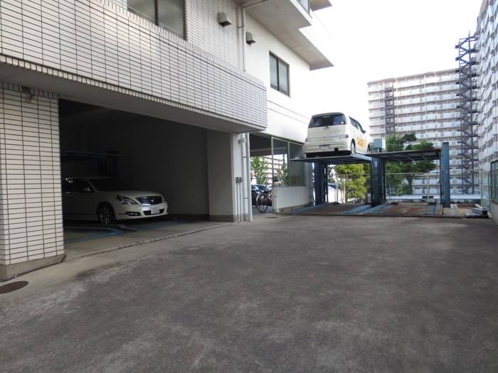 物件外観写真5　(駐車場)