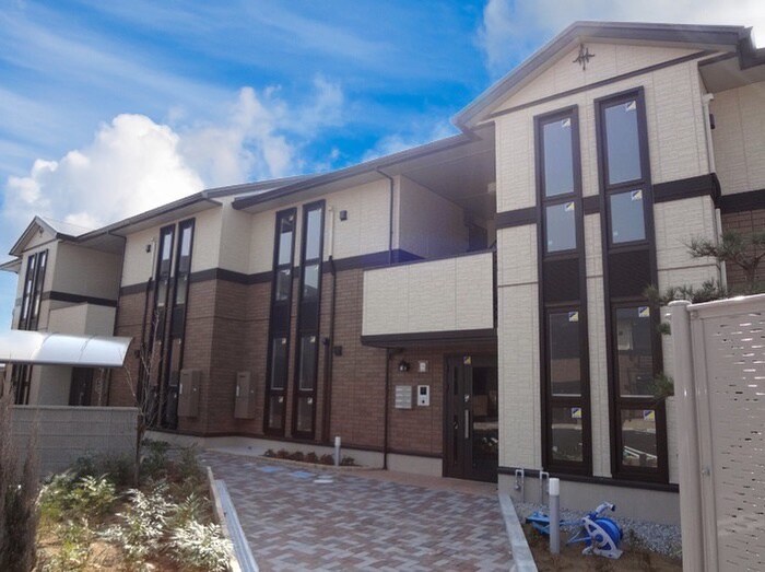 物件外観写真2　(エントランス部分)