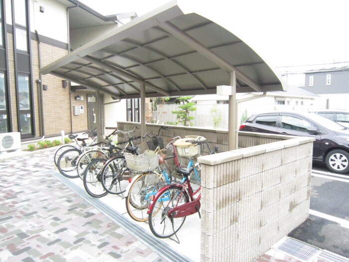 物件外観写真3　(駐輪場)