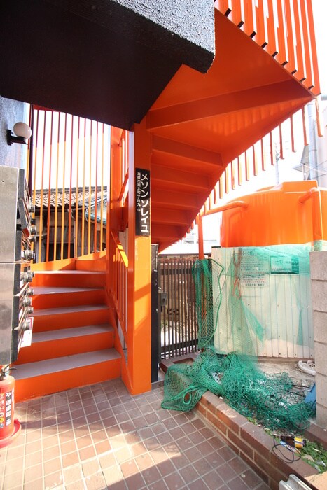 物件外観写真6　(エントランス部分)