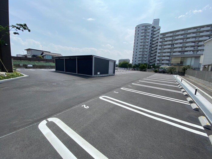 物件外観写真5　(駐車場)