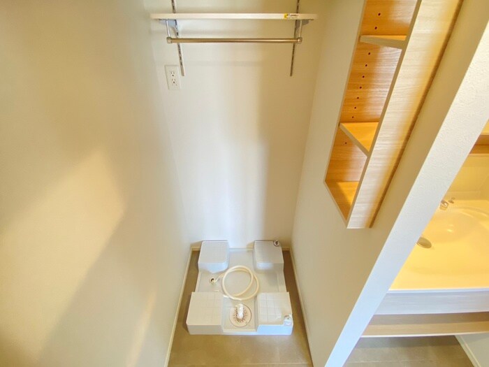 物件内観写真18　(洗濯機置場)