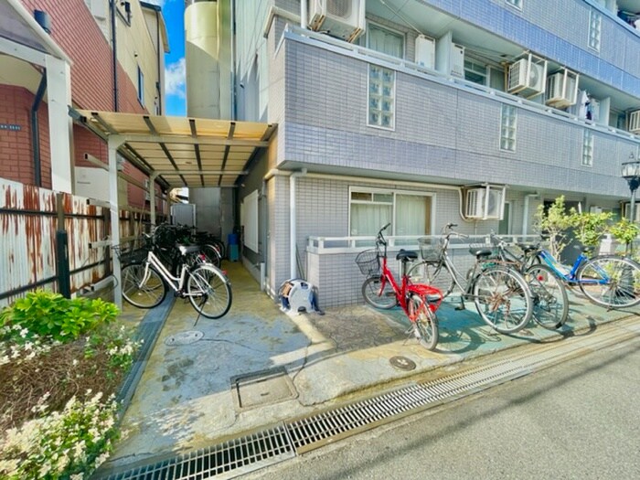 物件外観写真2　(駐輪場)