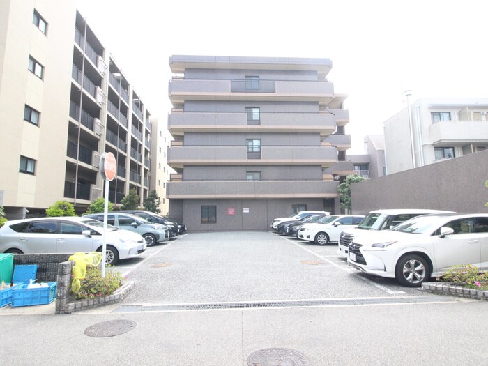 物件外観写真4　(駐車場)