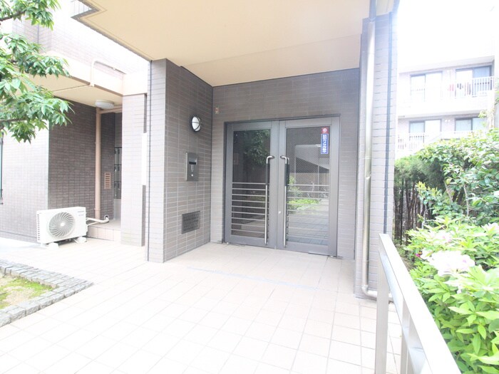 物件外観写真5　(エントランス部分)