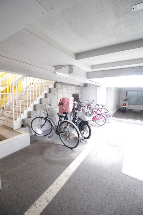 物件外観写真3　(駐輪場)