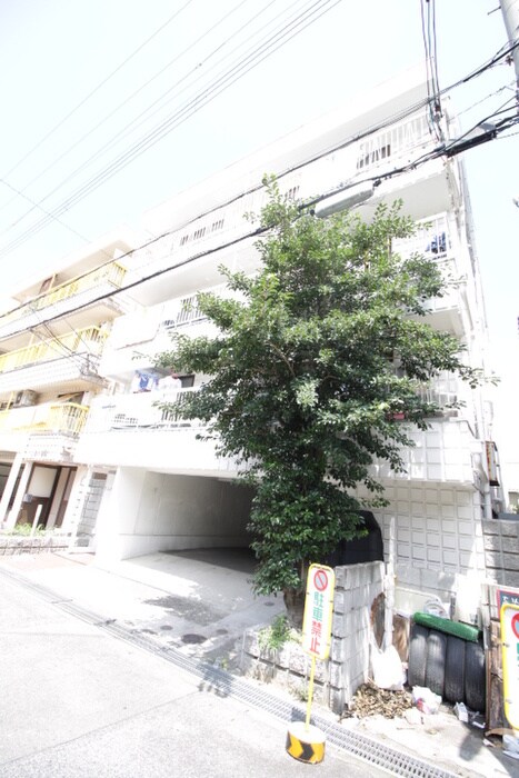 物件外観写真6　(駐車場)