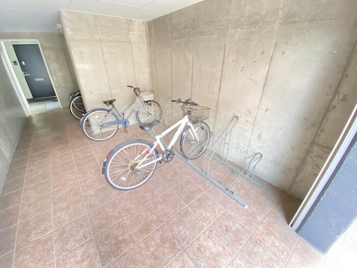 物件外観写真6　(エントランス部分)