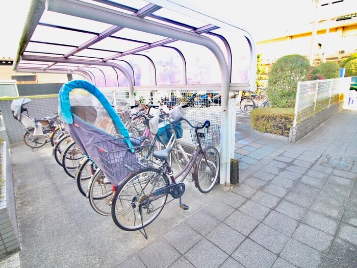 物件外観写真4　(駐輪場)