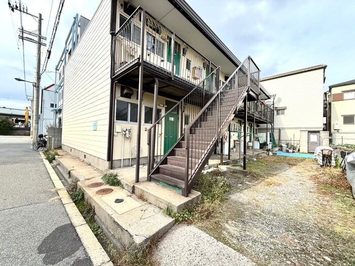 物件外観写真2　(エントランス部分)