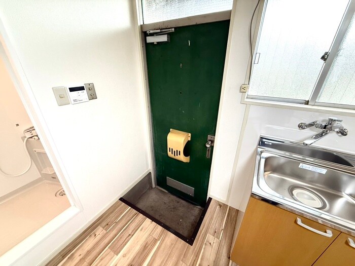 物件内観写真7　(玄関)