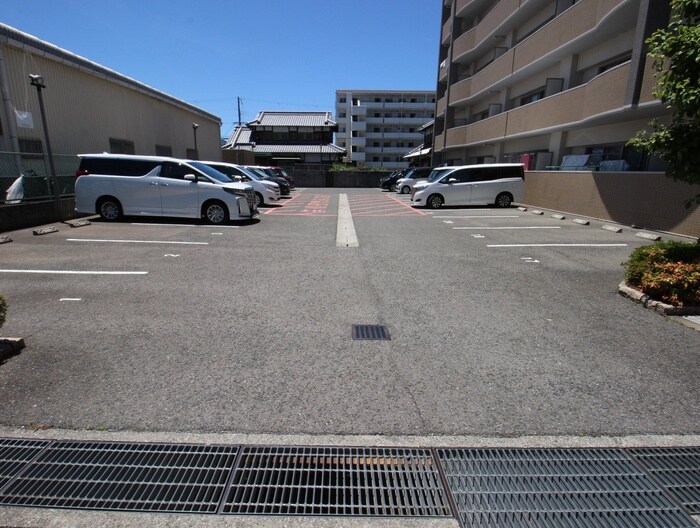 物件外観写真2　(駐車場)
