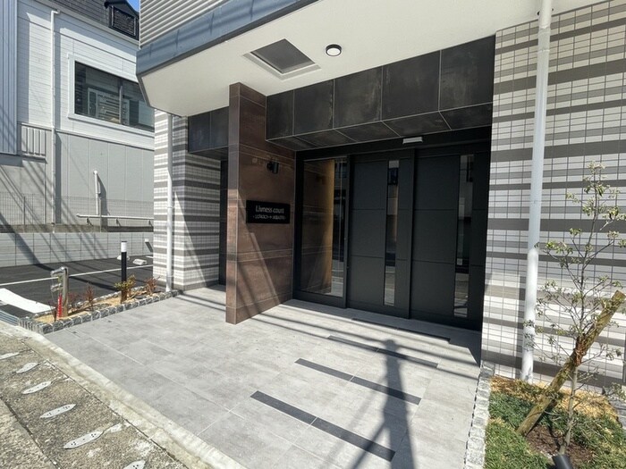 物件外観写真3　(エントランス部分)