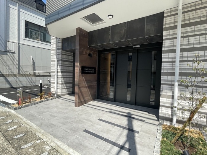 物件外観写真3　(エントランス部分)