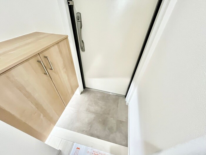 物件内観写真13　(玄関)