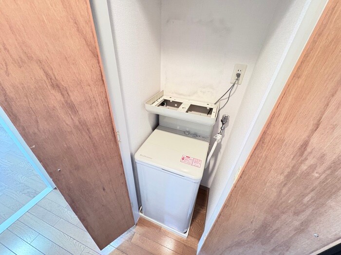 物件内観写真11　(洗濯機置場)