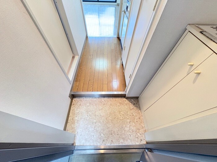 物件内観写真16　(玄関)