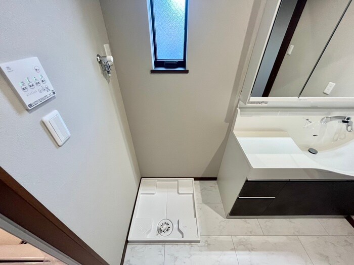 物件内観写真15　(洗濯機置場)