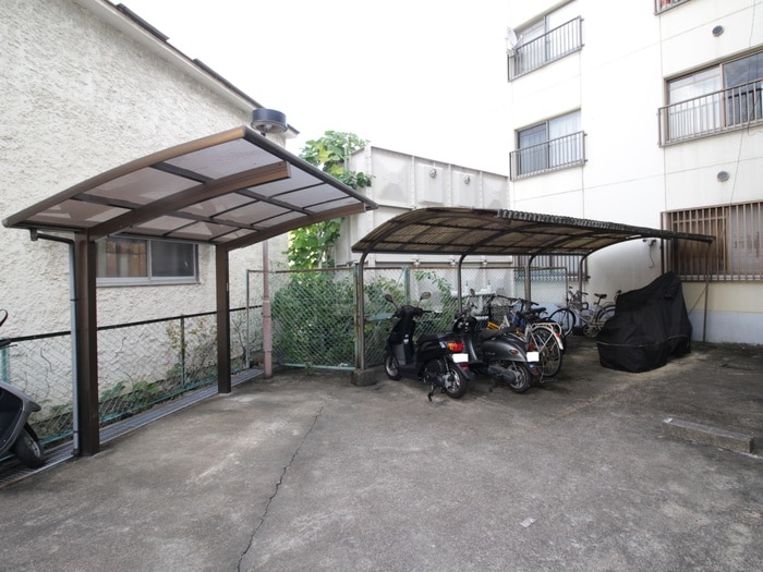 物件外観写真3　(駐輪場)