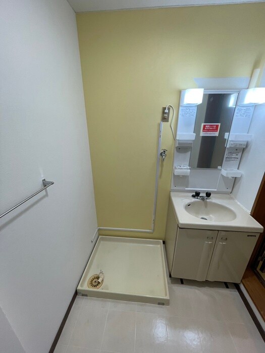 物件内観写真18　(洗濯機置場)