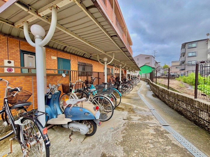物件外観写真4　(駐輪場)