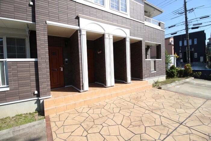 物件外観写真6　(エントランス部分)