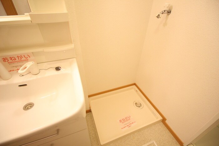 物件内観写真12　(洗濯機置場)