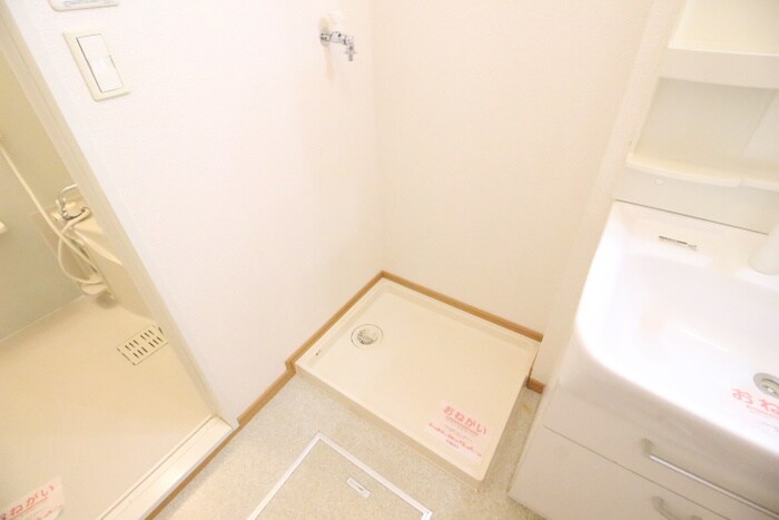 物件内観写真17　(洗濯機置場)