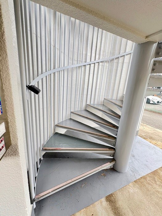 物件外観写真6　(エントランス部分)