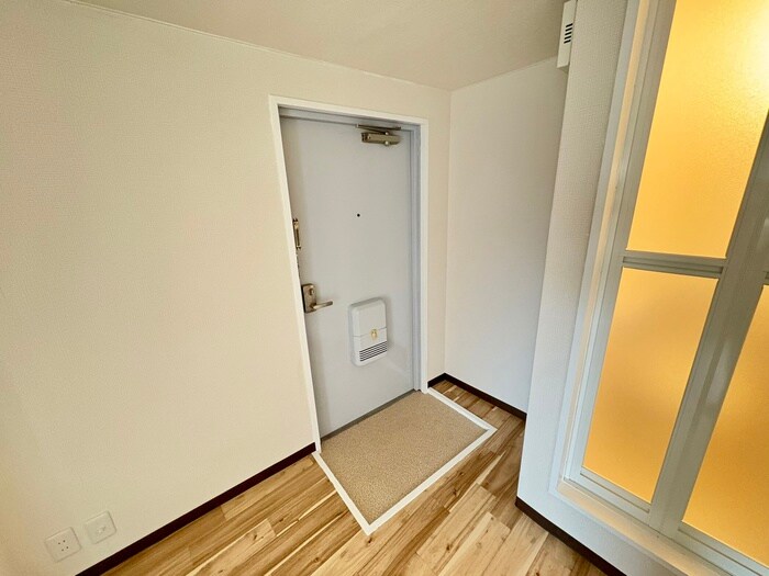 物件内観写真11　(玄関)