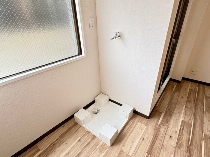 物件内観写真16　(洗濯機置場)