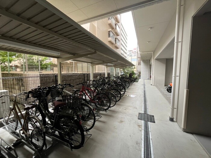 物件外観写真4　(駐輪場)