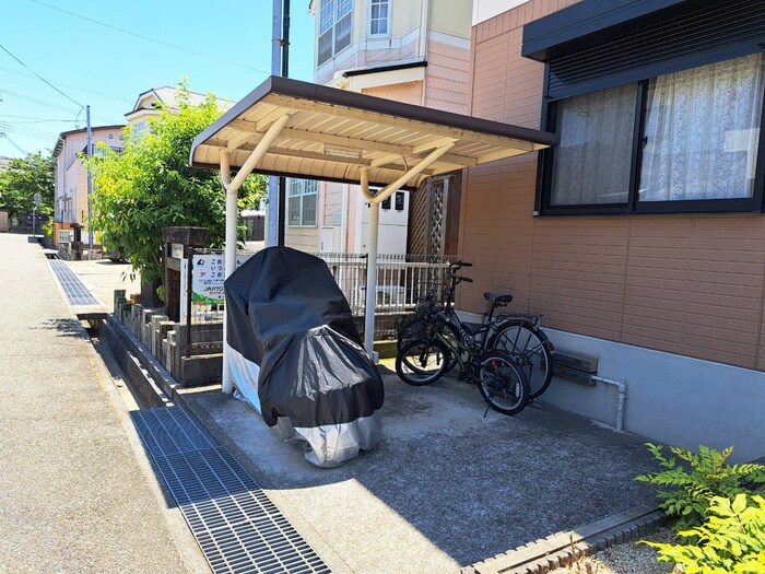 物件外観写真2　(駐輪場)