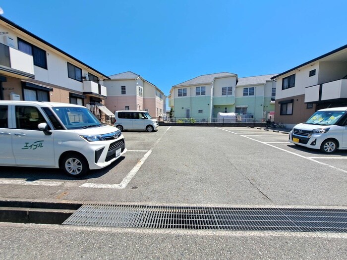 物件外観写真4　(駐車場)