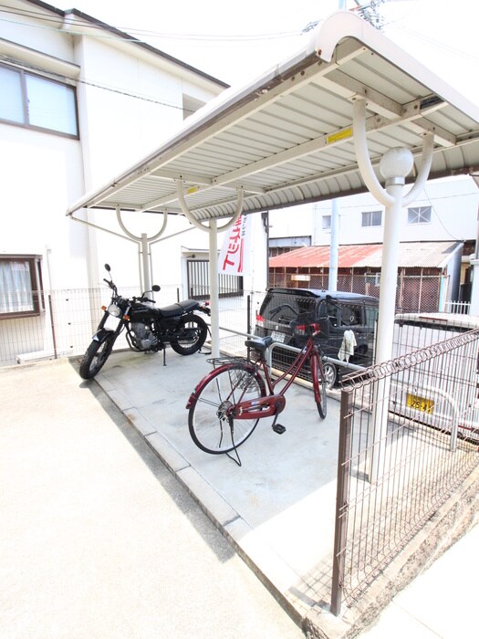 物件外観写真3　(駐輪場)