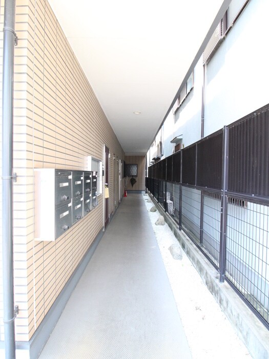 物件外観写真5　(エントランス部分)