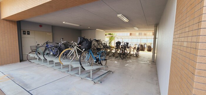 物件外観写真5　(駐輪場)