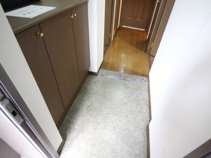 物件内観写真16　(玄関)