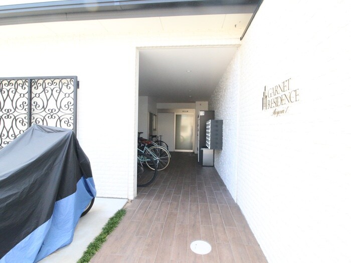 物件外観写真2　(エントランス部分)