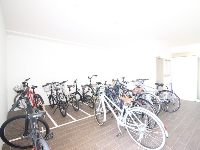 物件外観写真6　(駐輪場)