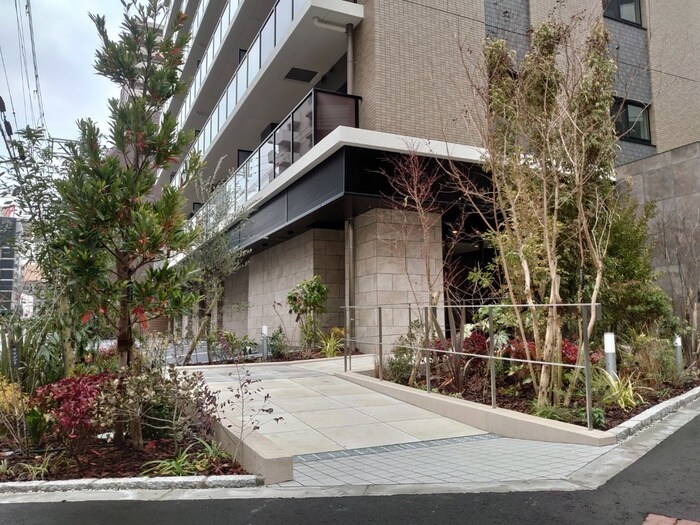 物件外観写真2　(エントランス部分)