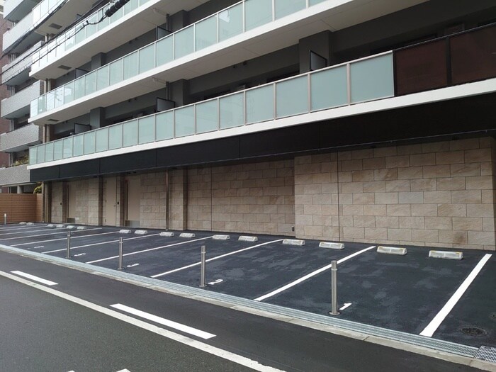 物件外観写真5　(駐車場)