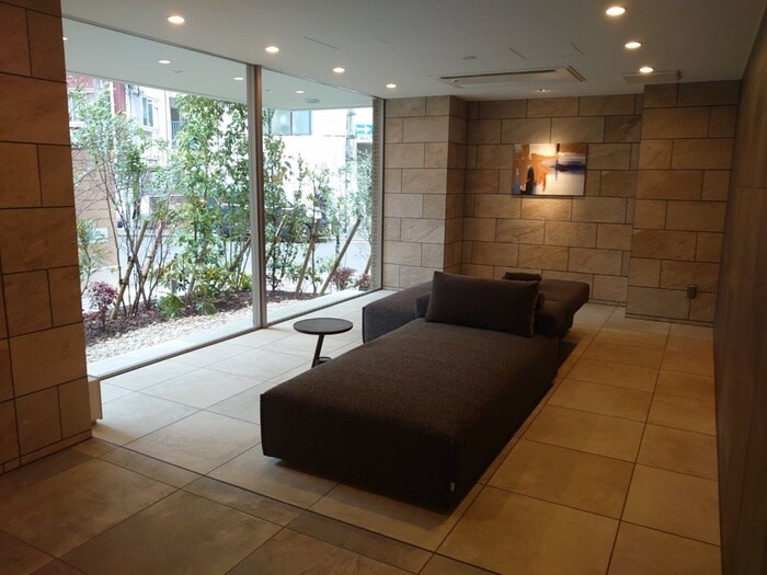 物件外観写真6　(エントランス部分)