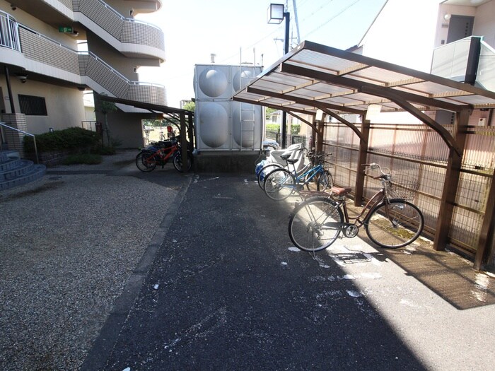 物件外観写真4　(駐輪場)