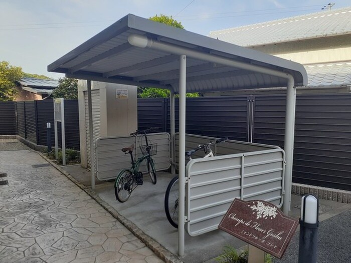 物件外観写真2　(駐車場)