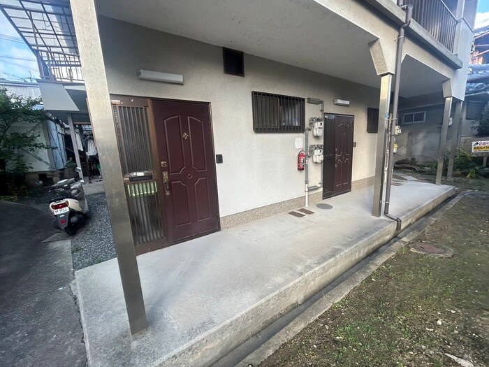 物件外観写真4　(エントランス部分)