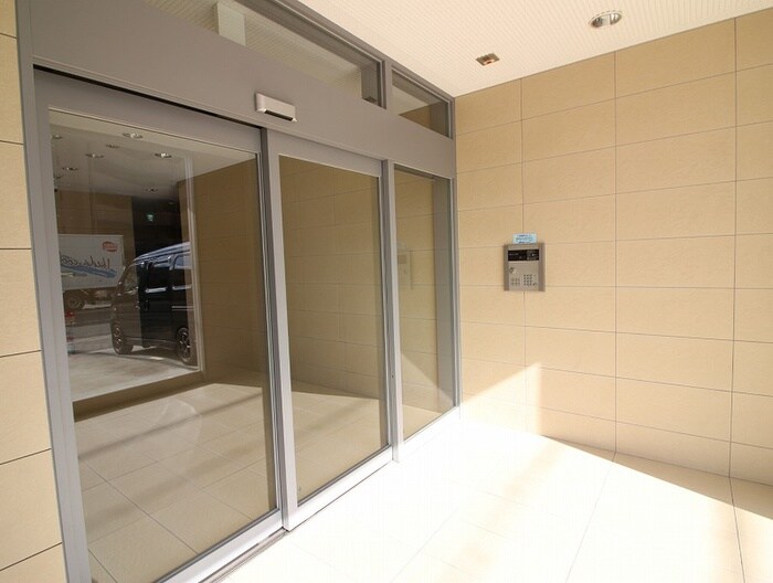 物件外観写真3　(エントランス部分)